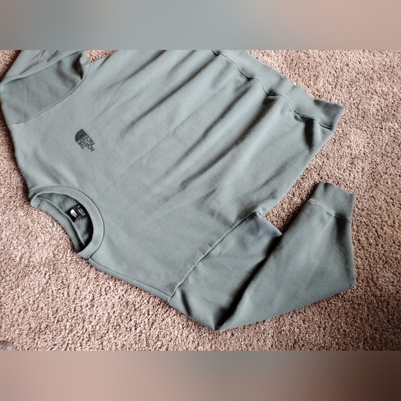 The North Face Men's Balsam Green Crewneck - Picture 7 of 10